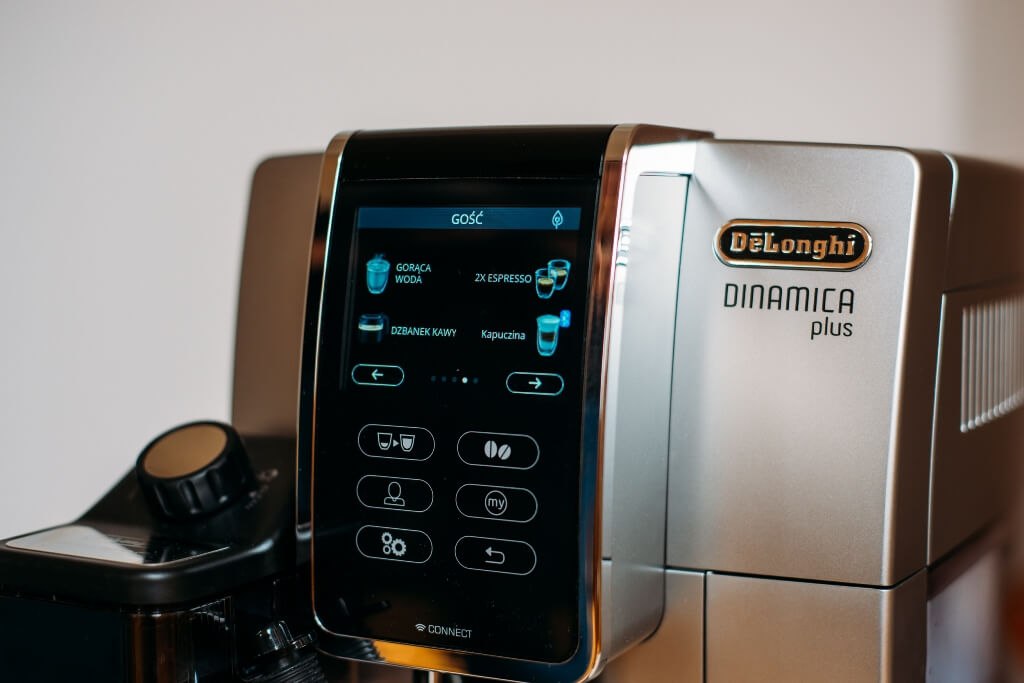 wyświetlacz z kawami do wyboru w De’Longhi Dinamica Plus ECAM 370 95 S.jpg