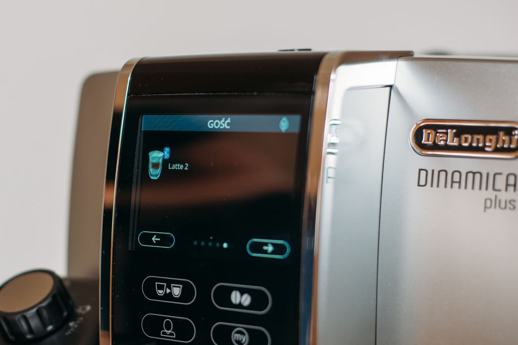 wyświetlacz z kawami do wyboru w ekspresie y De’Longhi Dinamica Plus ECAM 370 95 S.jpg