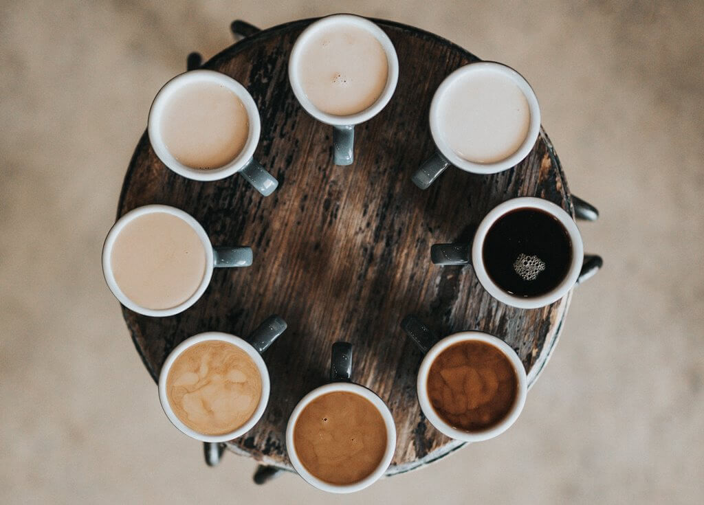 różne rodzaje kaw, espresso, cappuccino, latte, americano i inne